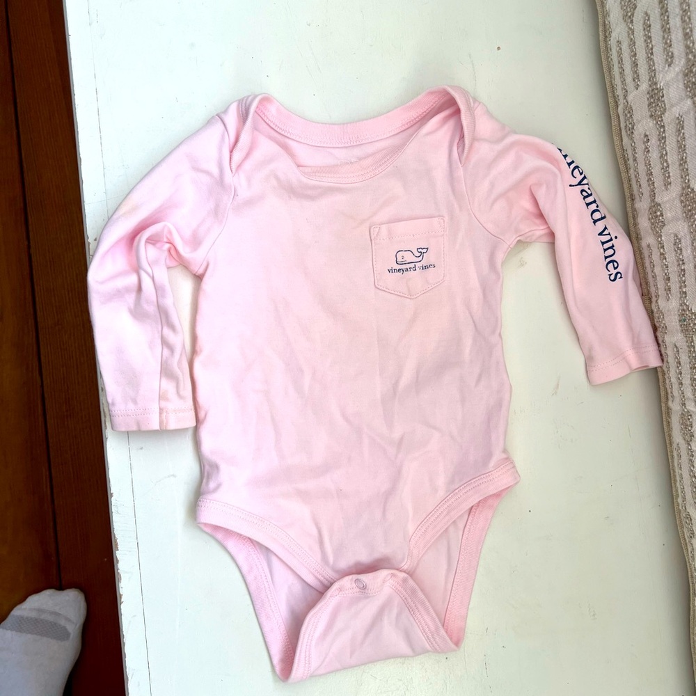 Vineyard Vines Long Sleeve Oneise *great condition* 6-12 mo